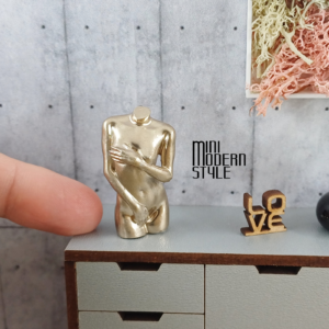 Scultura corpo donna in resina