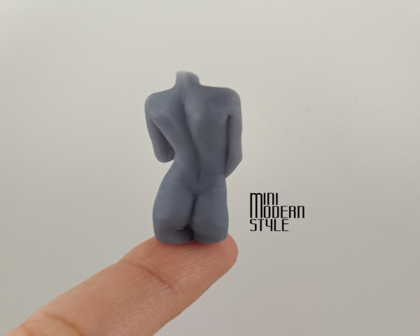 Scultura corpo donna in resina - immagine 5